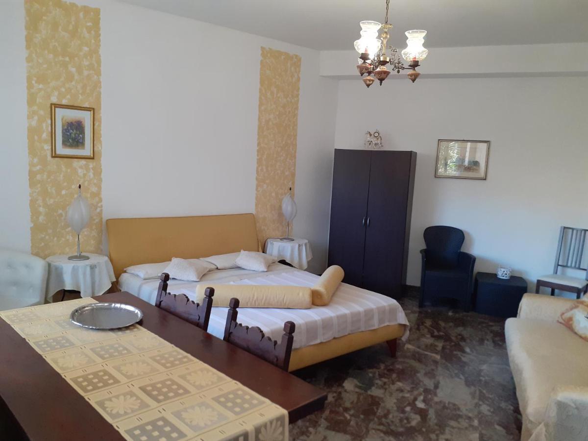מאלצ'סינה Saglia Apartments מראה חיצוני תמונה